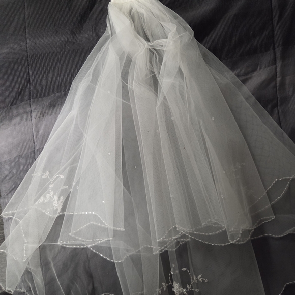 Princess Daliana Communion/Flower Girl Dress With Matching Veil And Fur Cape - Picture 10 of 16